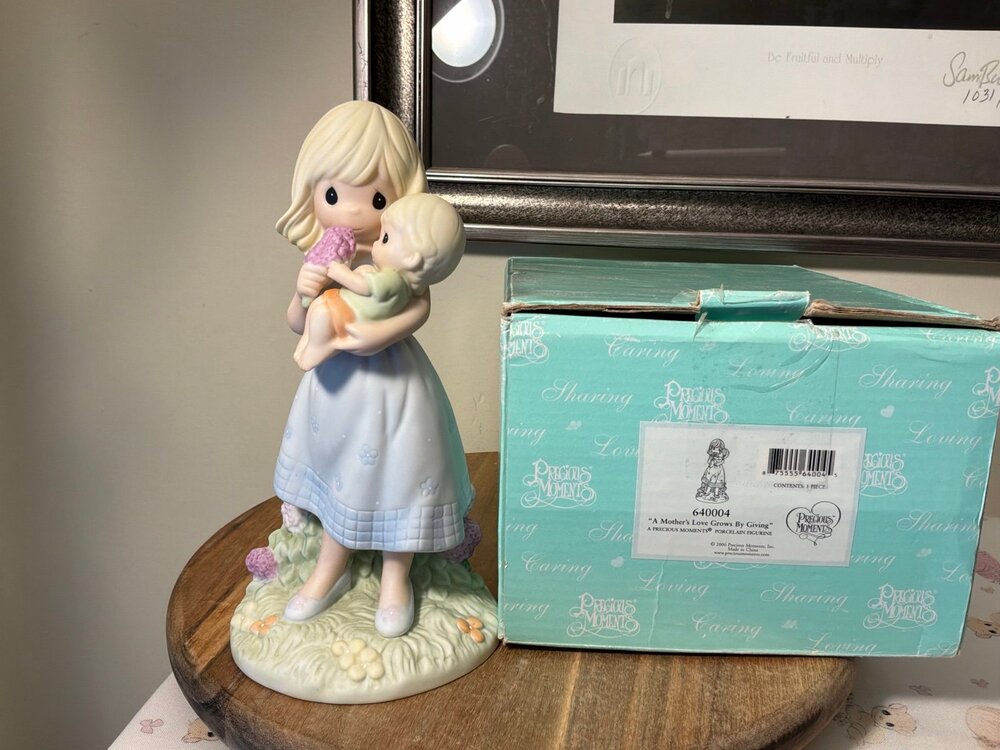 Precious Moments A Mother’s Love Grows By Giving / 8 inches tall